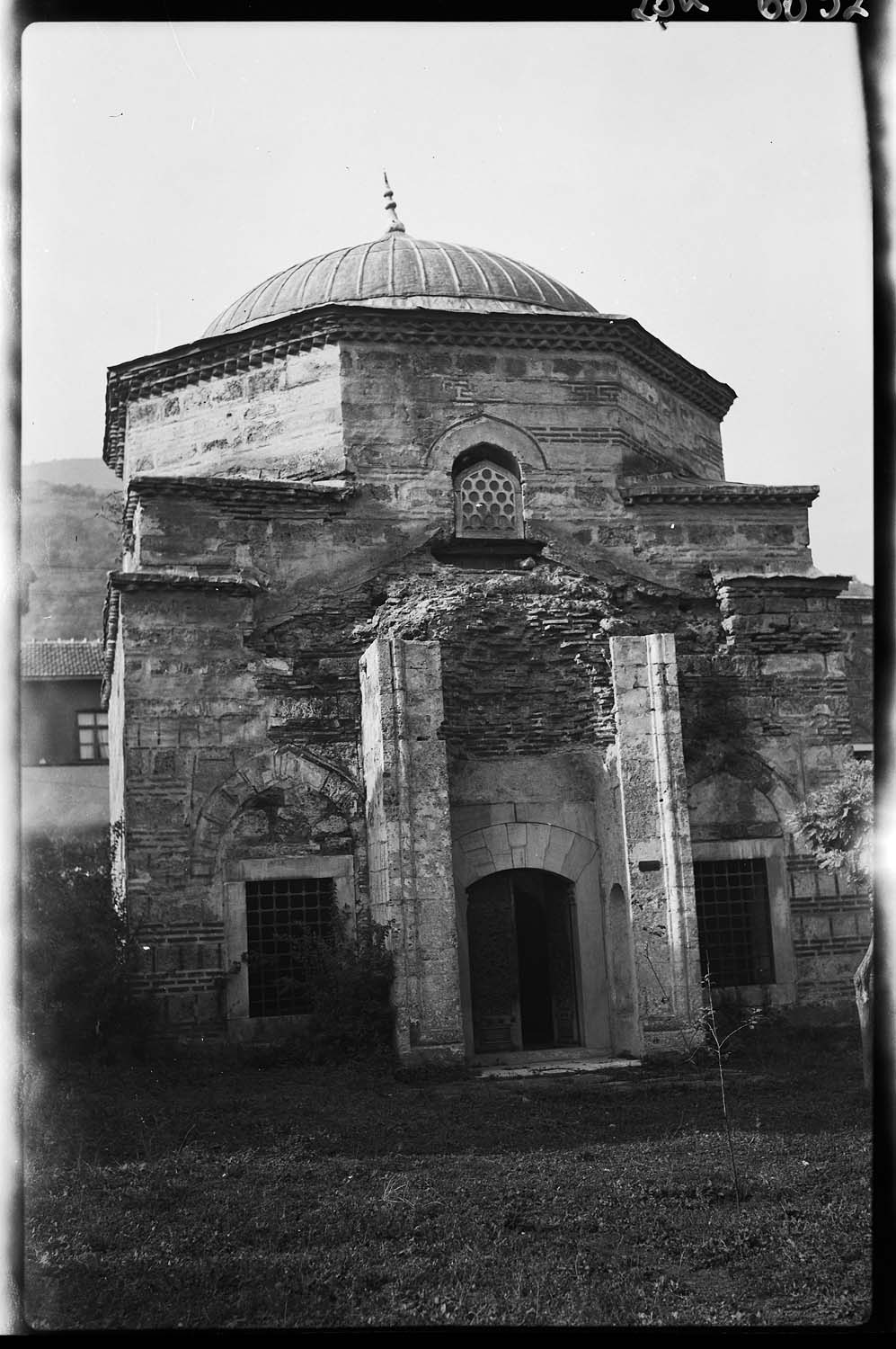 Vue d'ensemble du turbé de Mukrime Hatun
